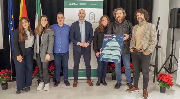 El delegado de Turismo, Cultura y Deporte de la Junta de Andalucía en Córdoba, Eduardo Lucena, ha presentado este martes el ciclo navideño del Teatro Cómico Principal.