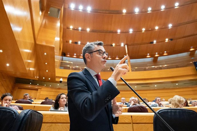 El ministro de la Presidencia, Justicia y Relaciones con las Cortes, Félix Bolaños, interviene durante una sesión plenaria, en el Senado, a 12 de diciembre de 2023, en Madrid (España). Tras el Pleno del Congreso donde se ha realizado el primer debate de