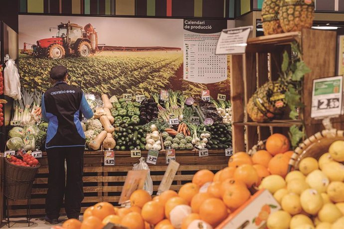 Archivo - El supermercado SIS Caprabo abrirá el jueves en Vilafranca del Peneds (Barcelona)