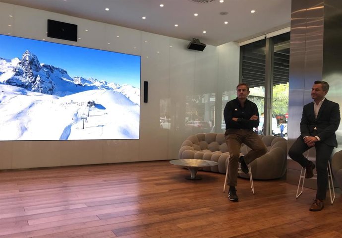 El director general del grupo Aramón, Antonio Gericó, y el director de Marketing de Ibercaja, Nacho Torre, presentan la nueva temporada en el Espacio Ibercaja Xplora de Zaragoza