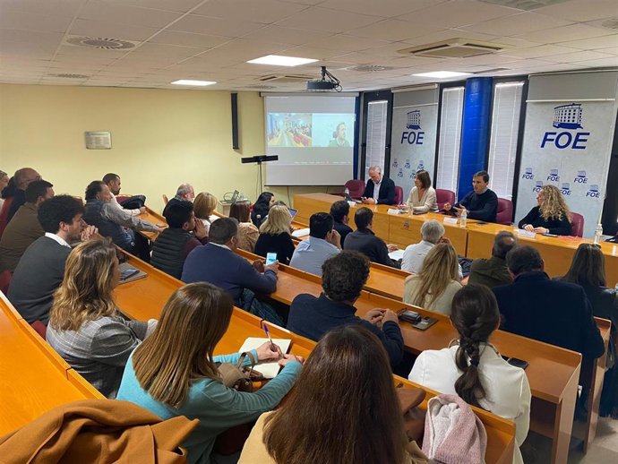 El sector turístico analiza la presencia de Huelva en Fitur 2024.