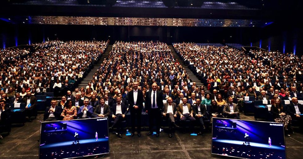 El presidente de Banco Sabadell, Josep Oliu, y el consejero delegado, César González-Bueno, durante la reunión.