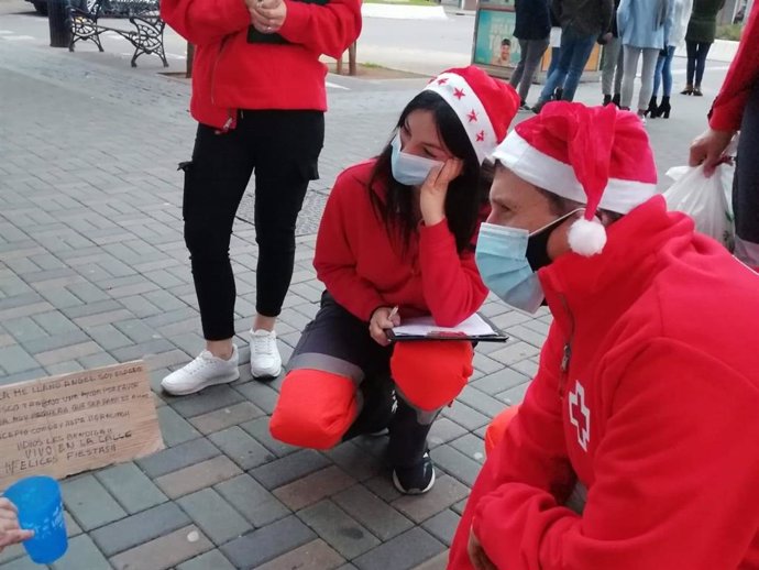 Voluntarios de Cruz Roja en Navidad.