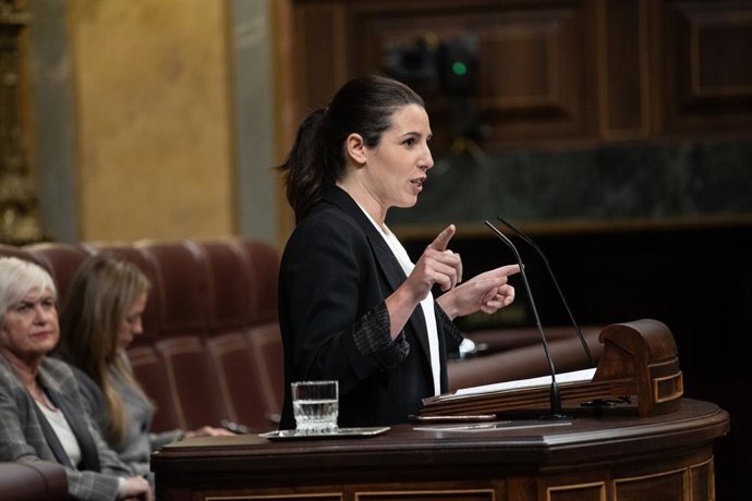 La diputada de VOX Rocío de Meer interviene durante una sesión plenaria, en el Congreso de los Diputados, a 28 de noviembre de 2023, en Madrid (España). El Pleno del Congreso tiene previsto aprobar hoy la creación de un total de 23 comisiones legislativ