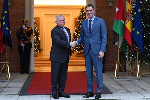 El presidente del Gobierno, Pedro Sánchez, recibe al rey Abdalá II de Jordania en el Palacio de la Moncloa