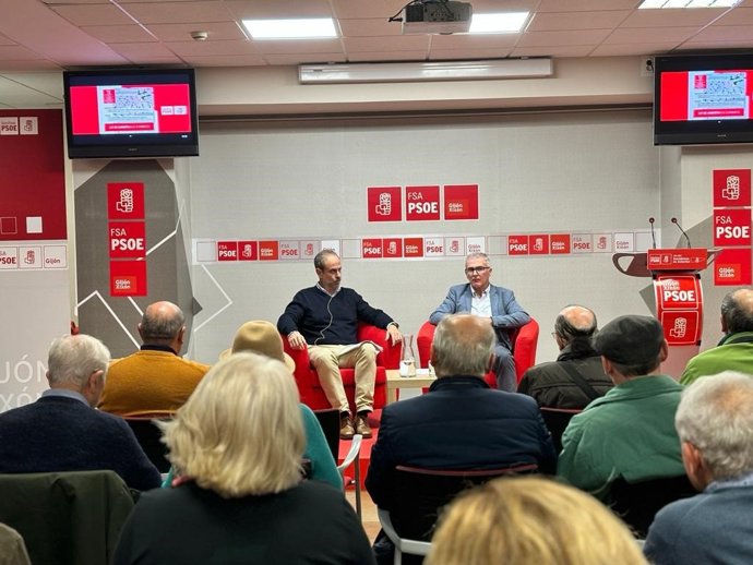 Encuentro en la Casa del Pueblo de Gijón para abordar la Ley de Amnistía.