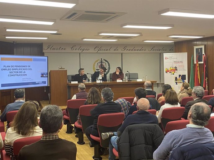 Un momento de la jornada de trabajo de Construcor y el Colegio Oficial de Graduados Sociales de Córdoba.