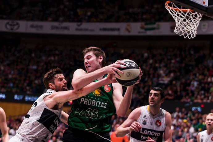 Archivo - Simon Birgander, durante su etapa en el Joventut de Badalona.
