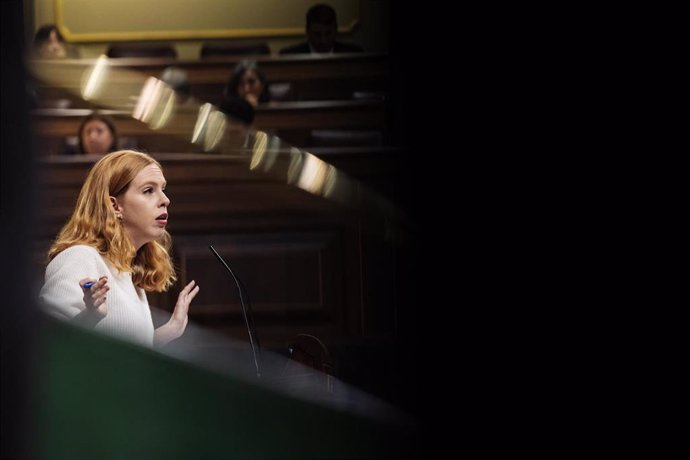 La ex secretaria de Organización de Podemos y diputada del partido, Lilith Verstrynge, interviene durante una sesión plenaria, en el Congreso de los Diputados, a 12 de diciembre de 2023, en Madrid (España). 