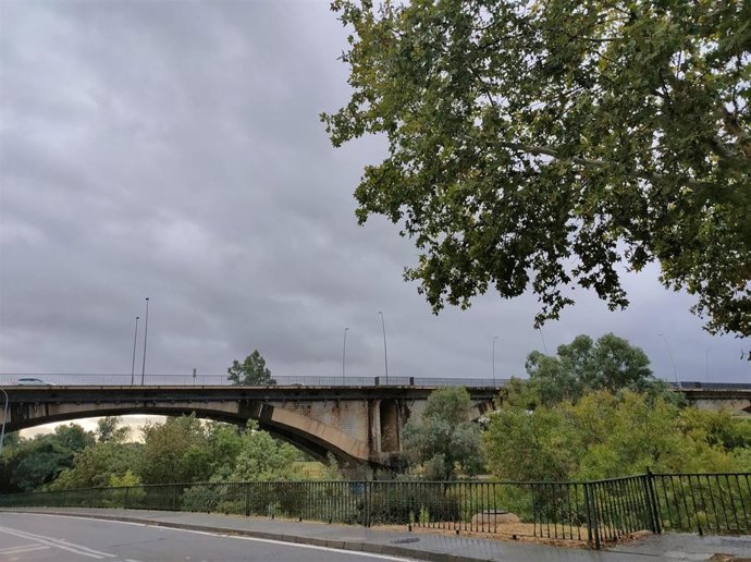 Archivo - Cielo nuboso en Mérida.