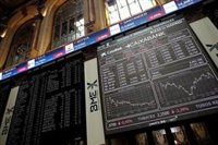 El Ibex 35 mantiene los 10.100 puntos tras bajar un 0,15% en la apertura, pendiente de Inditex y la Fed