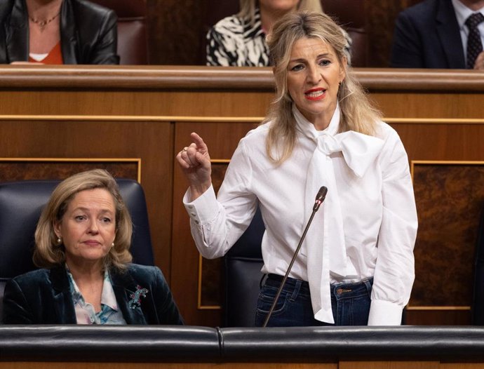 La vicepresidenta segunda y ministra de Trabajo y Economía Social, Yolanda Díaz, interviene durante la sesión de control al Gobierno en el Congreso de los Diputados