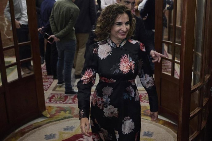 Archivo - La ministra de Hacienda, María Jesús Montero, durante una sesión plenaria en el Congreso de los Diputados, a 27 de octubre de 2022, en Madrid (España)