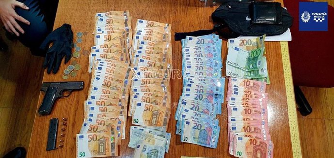 Imagen de los efectos incautados al individuo