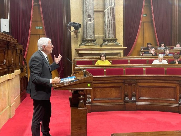 El conseller de Salud de la Generalitat, Manel Balcells, en el pleno del Parlament