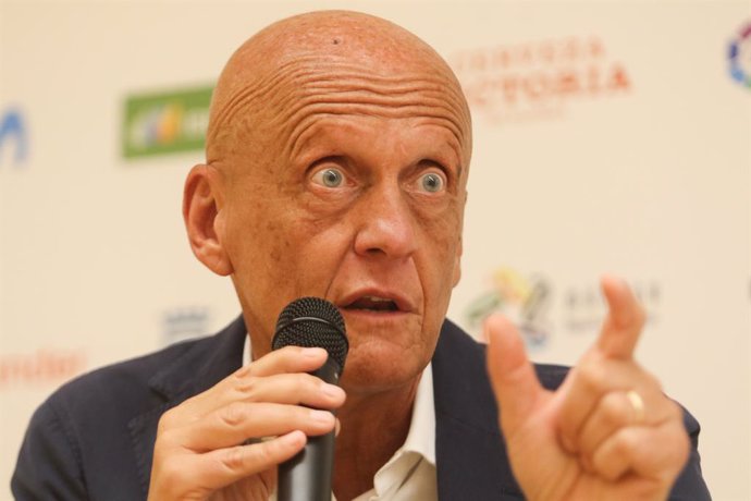 Archivo - 10 June 2022, Spain, Malaga: Italian football referee Pierluigi Collina, a legend referee, speaks about the secrets that led him to become a world reference during the fourth edition of the Brand Sport Weekend. Photo: Lorenzo Carnero/ZUMA Pres