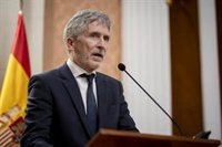 Marlaska dice que el Gobierno no acusa a los jueces de prevaricar y el PP le replica con tuit de Puente sobre el lawfare