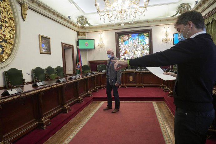 Archivo - Preparación de un pleno extraordinario en el Ayuntamiento de Pamplona