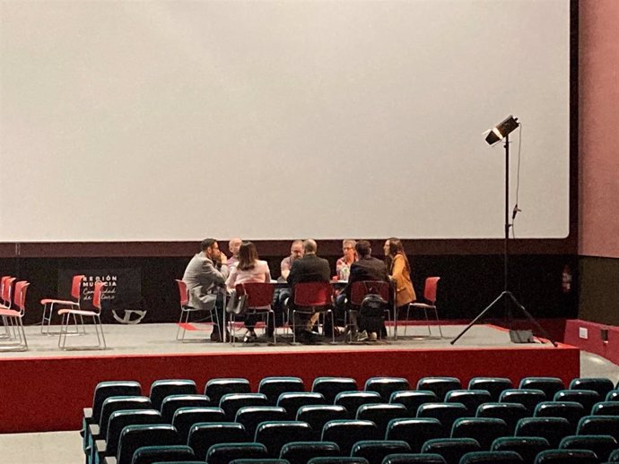 Reunión de la consejera Carmen Conesa con los representantes de la Unión de Asociaciones Audiovisuales de la Región de Murcia antes de la presentación de las ayudas a los rodajes.