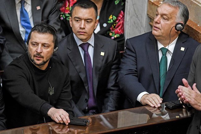 El presidente de Ucrania, Volodimir Zelenski, el presidente de Ecuador, Daniel Noboa, y el primer ministro de Hungría, Viktor Orbán