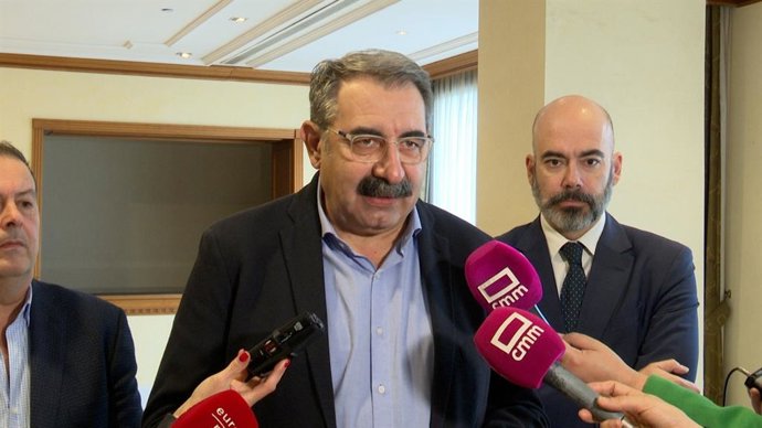 El consejero de Sanidad, Jesús Fernández Sanz