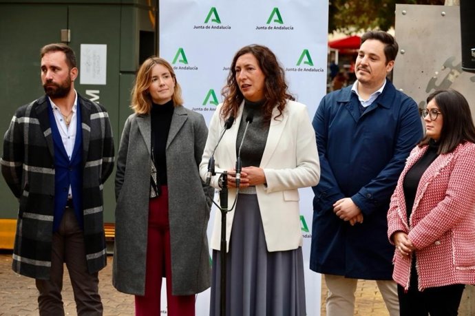 La consejera de Inclusión Social, Juventud, Familias e Igualdad, Loles López, en la presentación de la campaña #STOPlgtbifobia.
