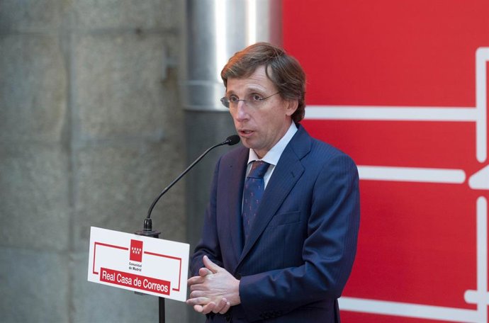 Archivo - El alcalde de Madrid, José Luis Martínez-Almeida, interviene durante el acto homenaje a la Constitución Española en su 44 aniversario en la Real Casa de Correos