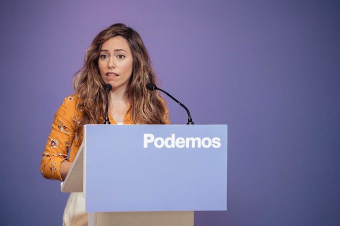y la secretaria de Acción Institucional de Podemos, María Teresa Pérez, ofrece una rueda de prensa, en la sede de Podemos, a 27 de noviembre de 2023, en Madrid (España). Durante la rueda de prensa, se han abordado cuestiones de actualidad política.