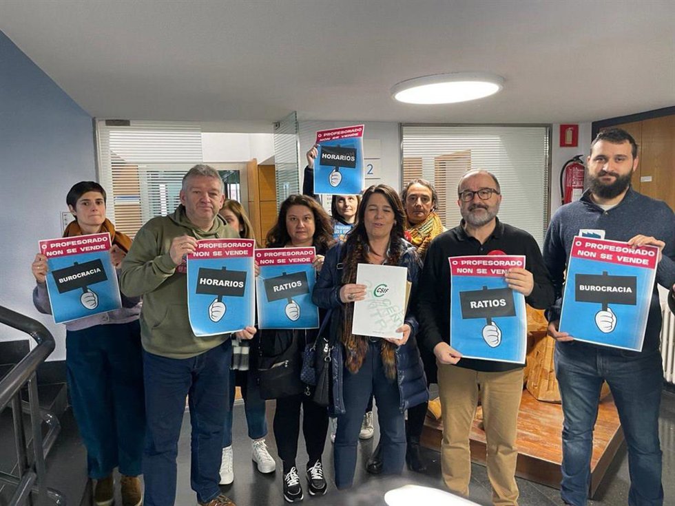 Los representantes de los sindicatos de la CIG-Ensino, STEG y CSIF se encierran en San Caetano