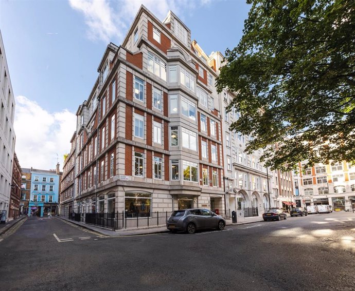 Archivo - Edificio de oficinas en Londres comprado por Santalucía.