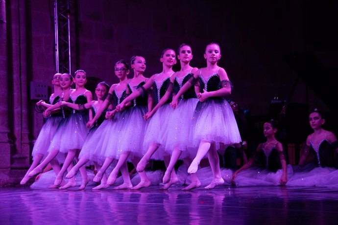 El Conservatorio Elemental de Danza de Cáceres celebra su gala de invierno  en el complejo cultural San Francisco