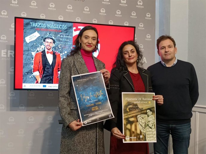 Marifé Suárez, Carmen La Parreña y el concejal Antonio Vélez.