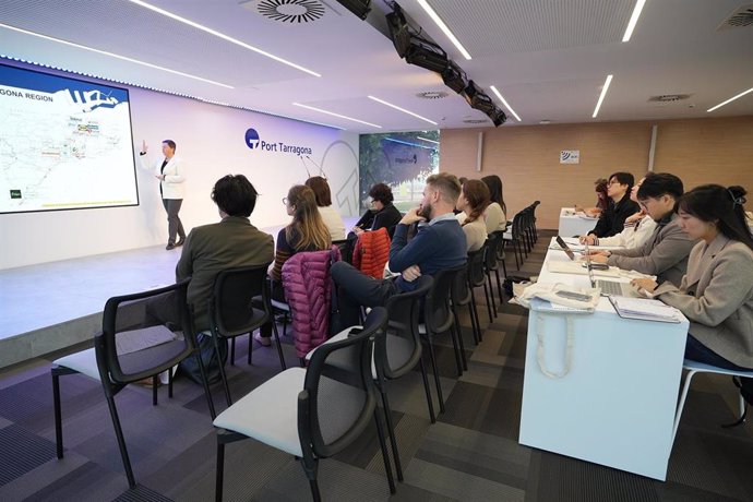 Momento del encuentro del Port de Tarragona con periodistas japoneses y coreanos.