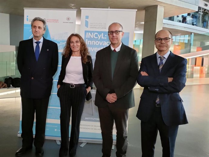 Los subdirectores del INCYL en Valladolid y Salamanca, Manuel Garrosa y Arantxa Tabernero, el vicerrector de la USAL José Miguel Mateos, y el director del INCYL, Manuel Sánchez Malmierca, de izquierda a derecha, en la jornada del 25 aniversario