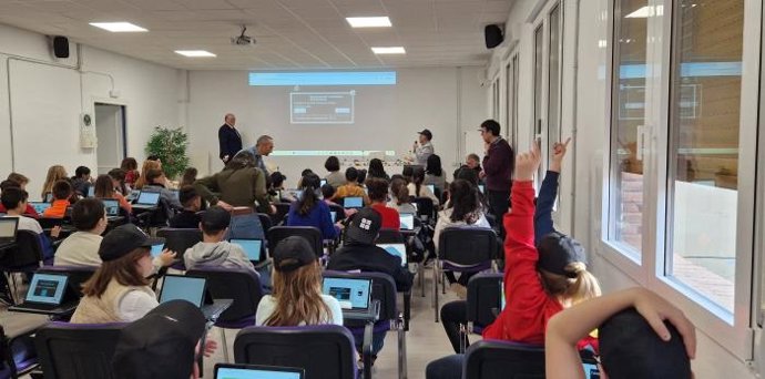 Colegios e institutos aragoneses se suman de forma masiva al proyecto mundial 'La hora del código'