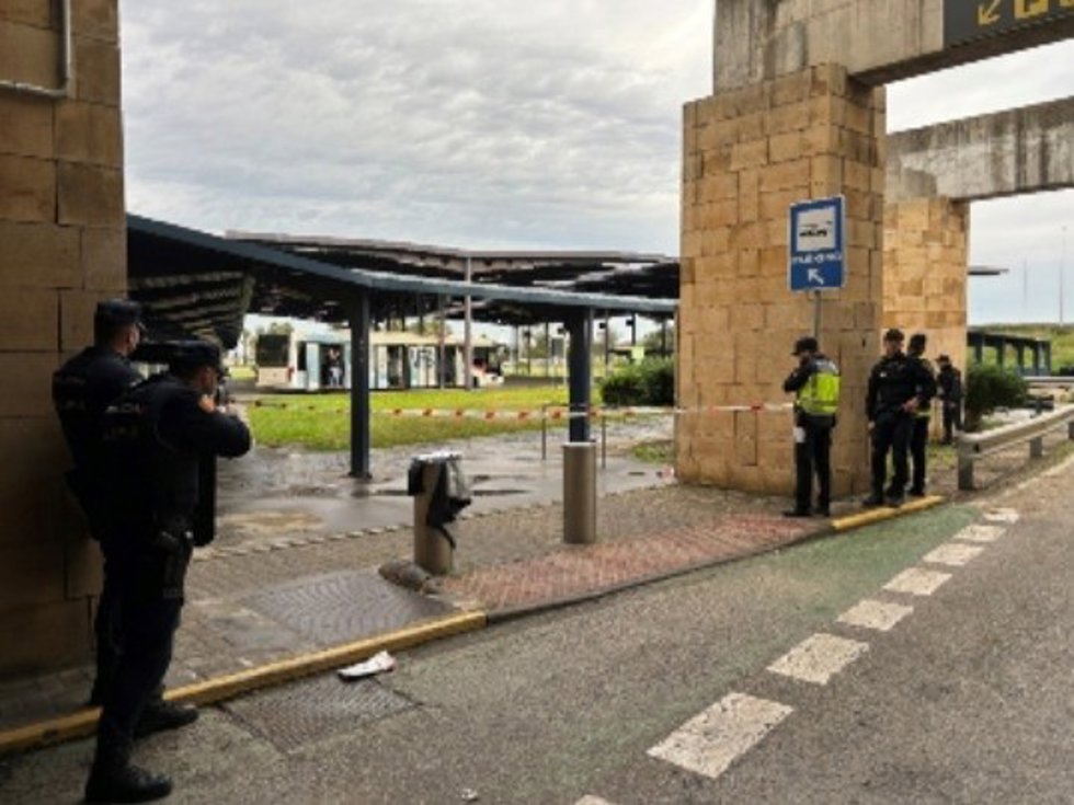 Simulacro de atentado nuclear, radiológico, biológico y químico en el aeropuerto de Sevilla.