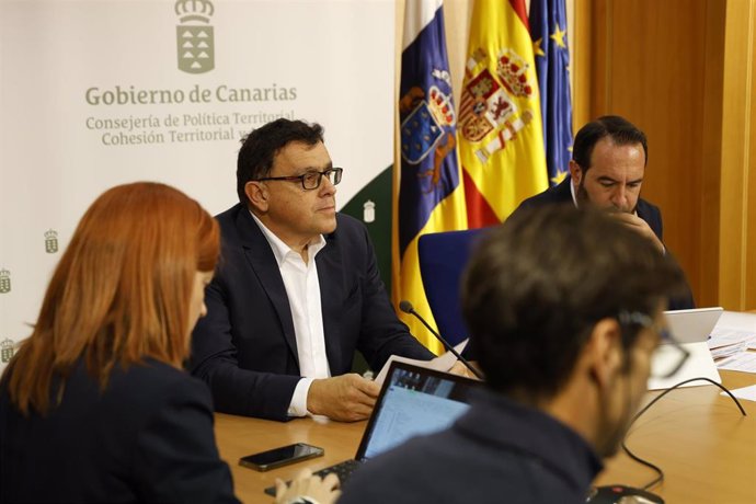 El consejero de Política Territorial, Cohesión Territorial y Aguas del Gobierno de Canarias, Manuel Miranda, preside la Comisión de Protección Civil y Atención a las Emergencias de Canarias
