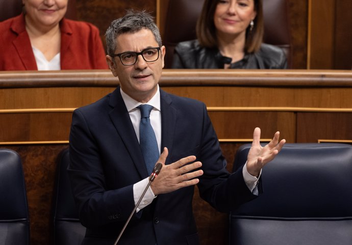 El ministro de la Presidencia, Justicia y Relaciones con las Cortes, Félix Bolaños, interviene durante una sesión de control al Gobierno, en el Congreso de los Diputados, a 13 de diciembre de 2023, en Madrid (España). 