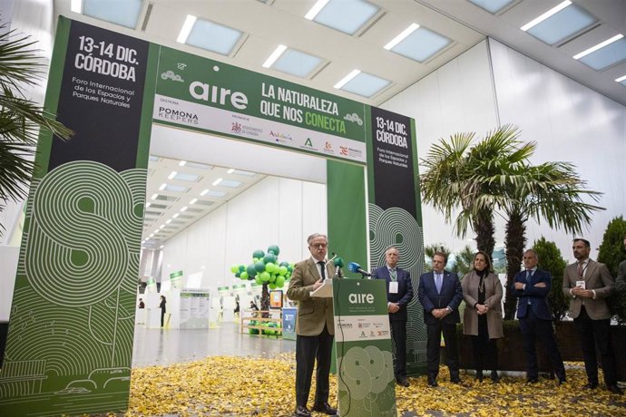 El presidente de la Diputación, Salvador Fuentes, interviene en el Foro 'Aire'.