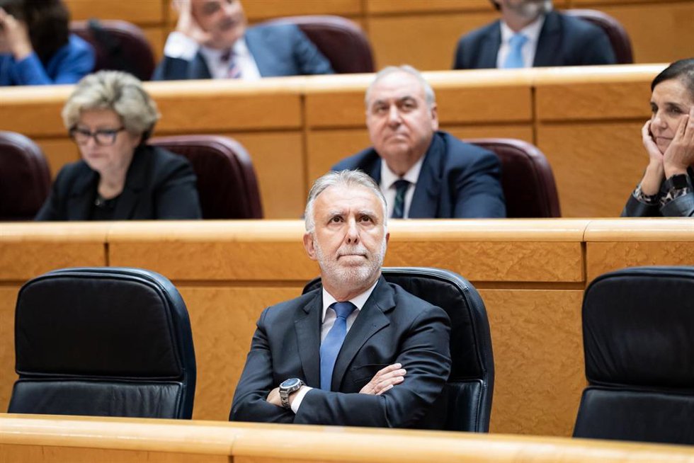 El ministro de Política Territorial y Memoria Democrática, Ángel Víctor Torres, durante una sesión plenaria del Senado, a 12 de diciembre de 2023, en Madrid (España). T