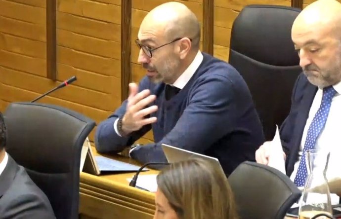 Intervención en el Pleno Municipal de Gijón el concejal no adscrito del Ayuntamiento gijonés, Óliver Suárez, ex edil de Vox y presidente de Divertia.