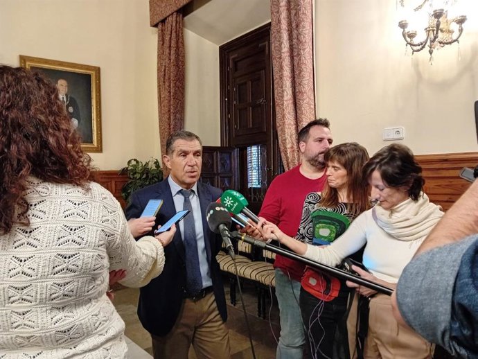 El presidente del TSJA, Lorenzo del Río, atiende a los medios de comunicación en Granada.