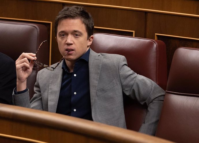 El líder de Más País, Iñigo Errejón, durante una sesión de control al Gobierno, en el Congreso de los Diputados, a 13 de diciembre de 2023, en Madrid (España). 