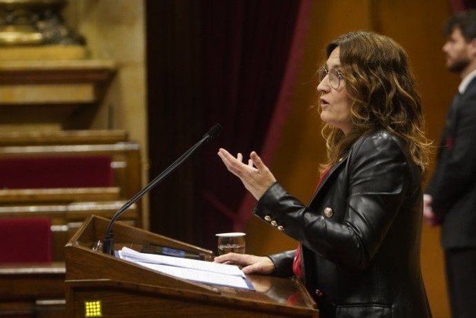 La consellera de Presidencia de la Generalitat, Laura Vilagr, en el pleno del Parlament