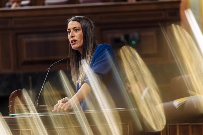 La diputada y portavoz de Junts en el Congreso, Miriam Nogueras, interviene durante una sesión plenaria, en el Congreso de los Diputados, a 12 de diciembre de 2023, en Madrid (España). El Pleno del Congreso acoge hoy el primer debate de la proposición d