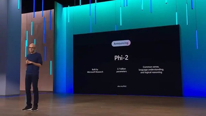 Microsoft presenta su modelo de lenguaje pequeño Phi-2.