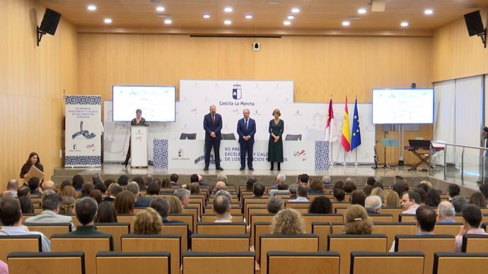 Acto de entrega de los XII Premios Excelencia y Calidad de los Servicios Públicos de Castilla-La Mancha en la Escuela de Administración Regional (Toledo).