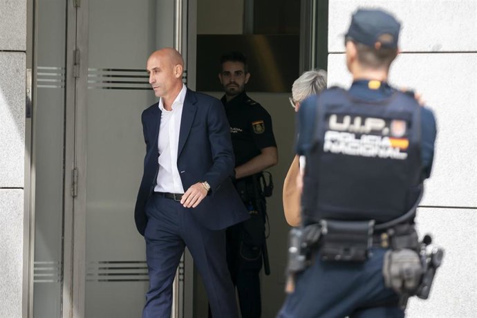 Archivo - El expresidente de la Real Federación Española de Fútbol (RFEF) Luis Rubiales sale de declarar de la Audiencia Nacional