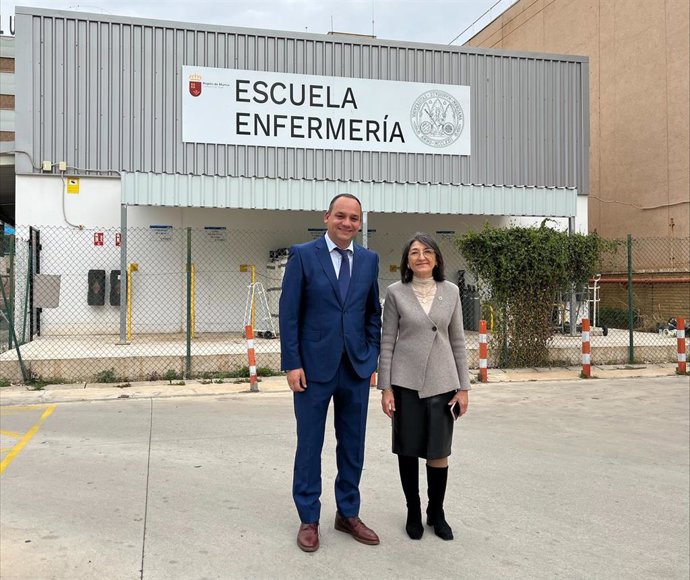 La Escuela de Enfermería de Cartagena podrá establecer de forma independiente la organización, el profesorado y todos los aspectos relativos al Grado