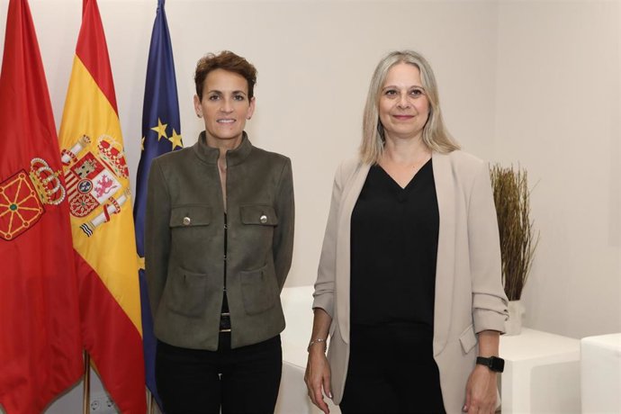 La presidenta del Gobierno de Navarra, María Chivite, con Raquel Martí, directora ejecutiva de UNRWA en España.